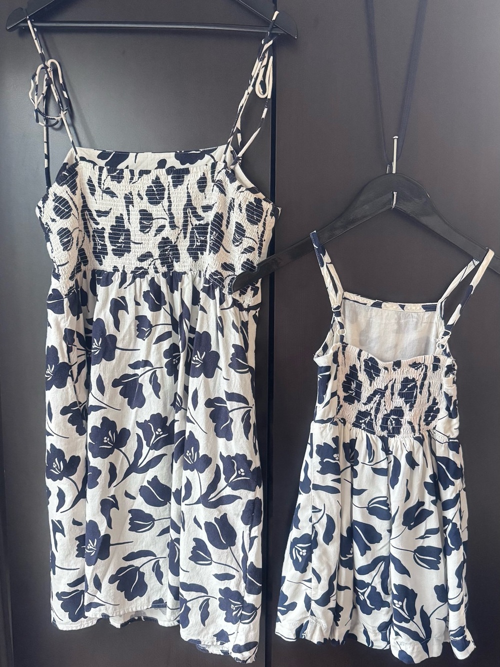 Mommy & Me Matching Floral White and Navy Floral Dresses Set Women’s L + Girls 5 - Picture 2 of 7